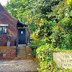 https://the-old-telephone-exchange-surrounded-by-fields.yorkshirehotels.net